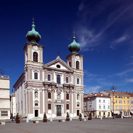 Gorizia Holiday Inn Rastello Suite Bagian luar foto