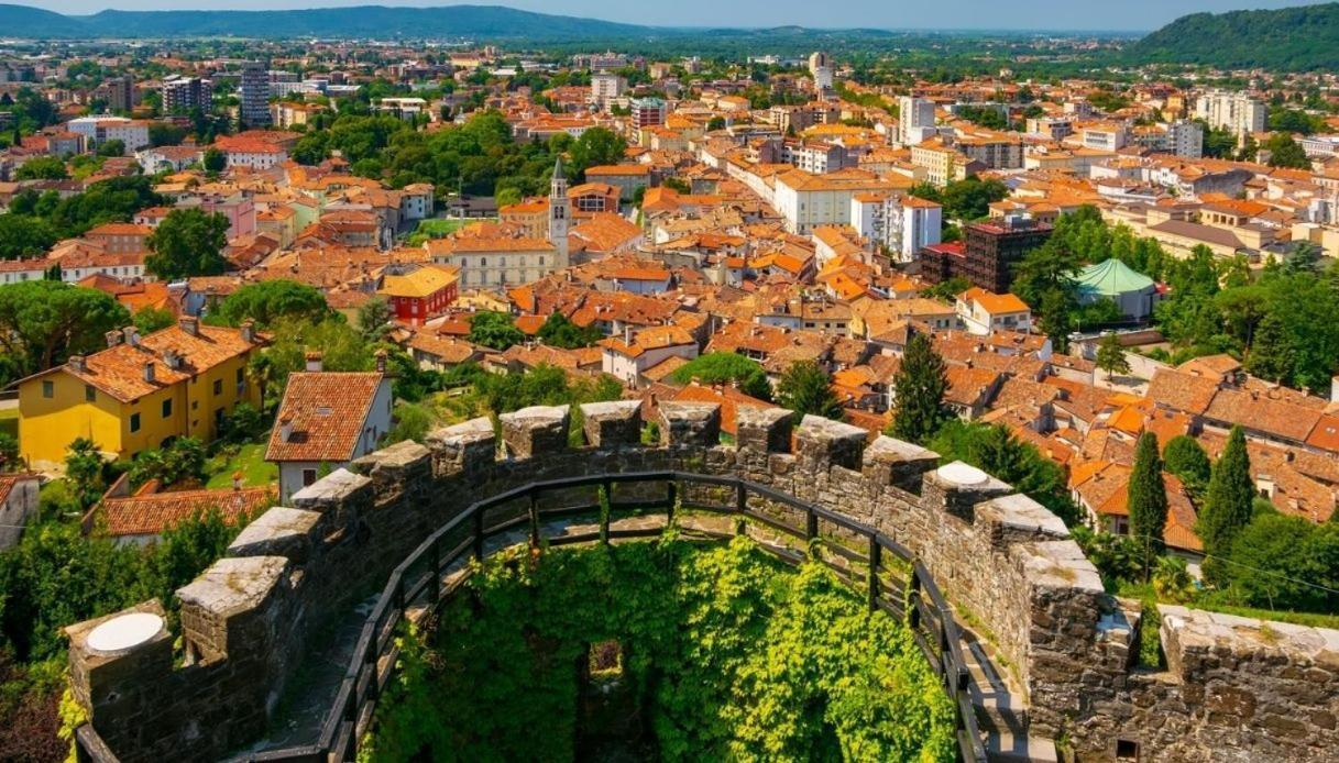Gorizia Holiday Inn Rastello Suite Bagian luar foto