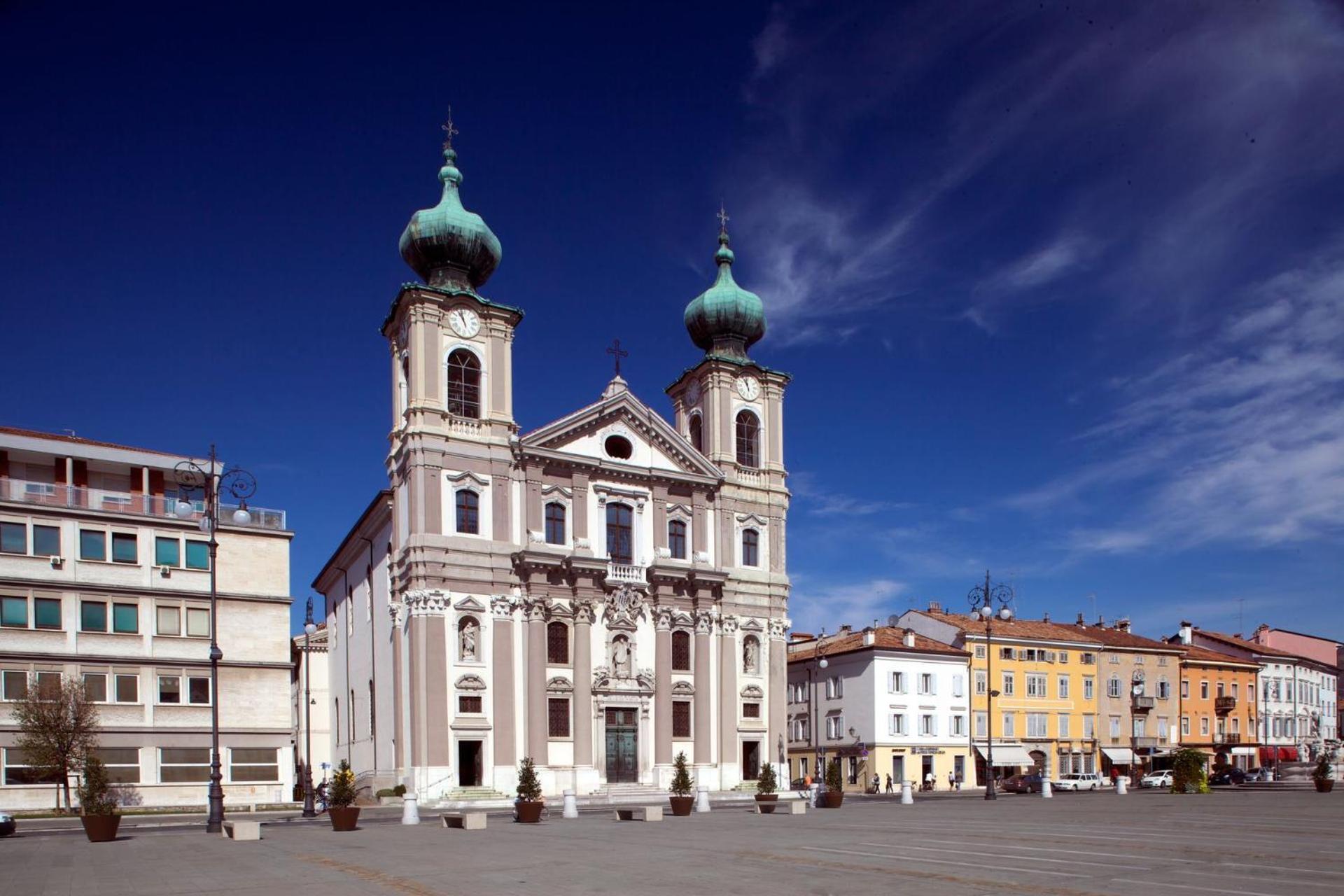 Gorizia Holiday Inn Rastello Suite Bagian luar foto